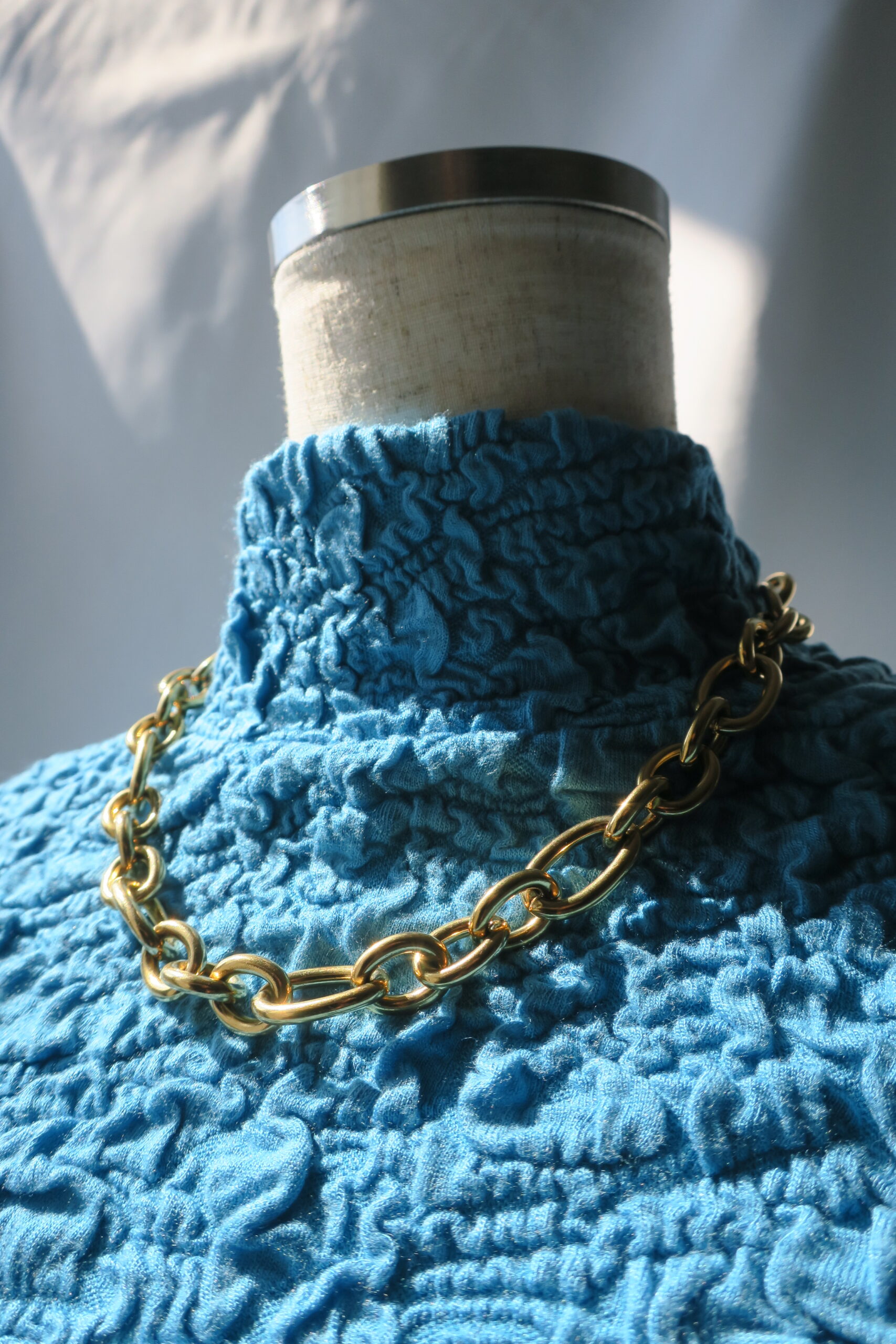 女性に人気のクリスマスアクセサリーの傾向は？最新トレンドを解説